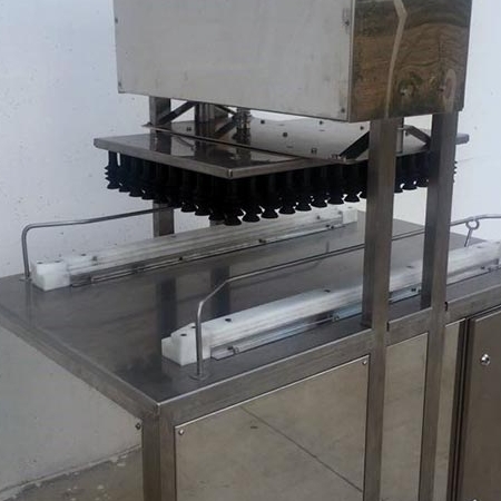 Machine automatique de transfert d'oeufs